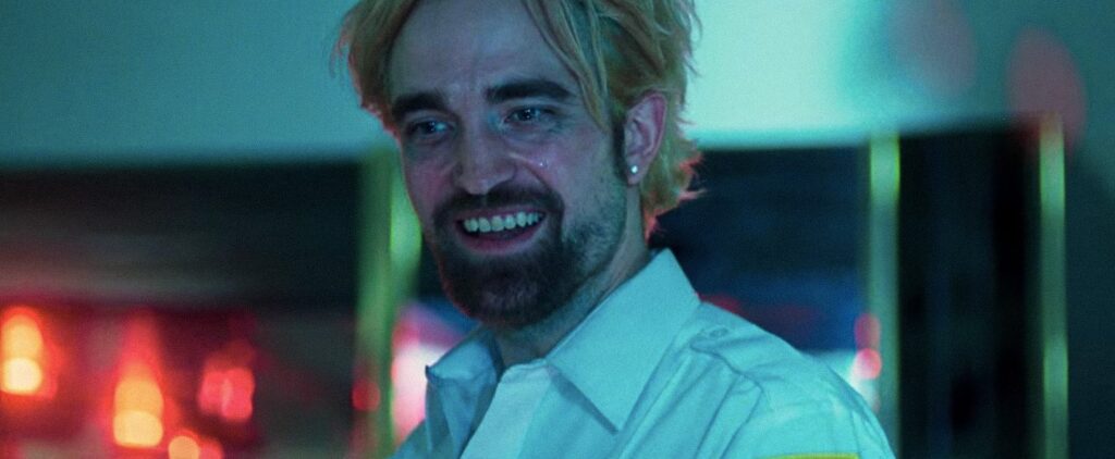 Robert Pattinson em Bom Comportamento (Reprodução: A24)