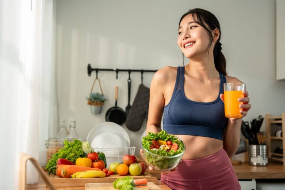 Doença celíaca: 10 dicas para uma dieta sem glúten segura e equilibrada Consumir alimentos in natura, ler rótulos de produtos e ter atenção ao preparo dos alimentos são medidas fundamentais na rotina de pessoas com doença celíaca (Imagem: Hananeko_Studio | Shutterstock)
