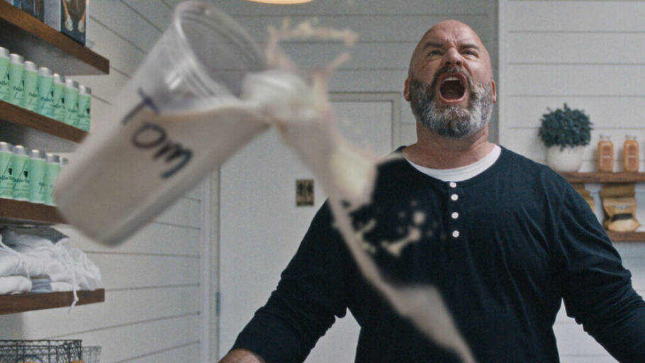 Netflix: veja 5 filmes e séries que estreiam entre 18 e 24 de maio “Bad Thoughts” transforma pensamentos desconfortáveis e impulsos extremos em uma crítica ácida sobre os limites da mente e do comportamento humano (Imagem: Reprodução digital | Netflix)