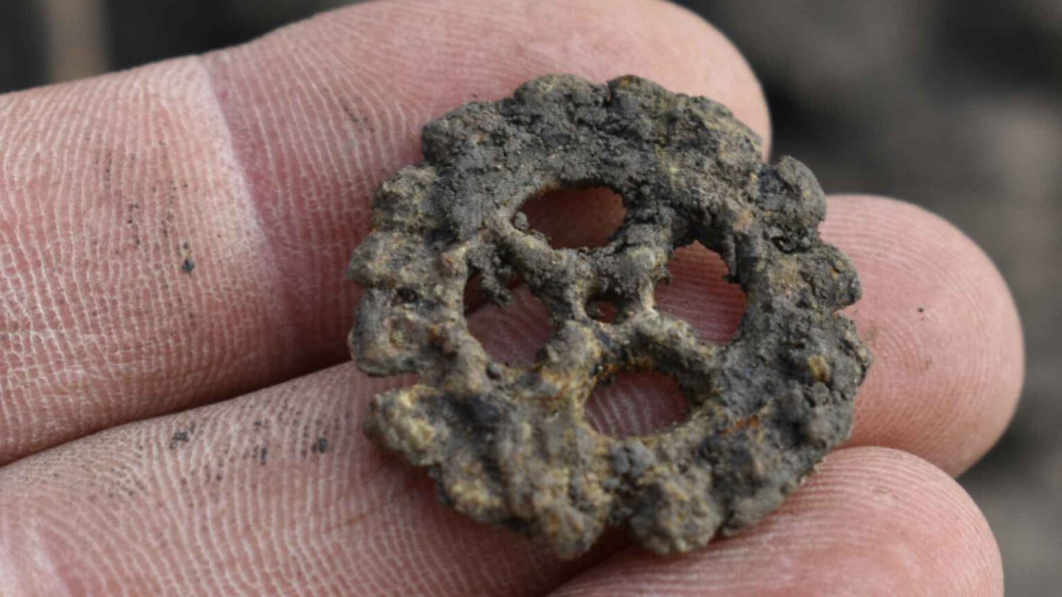 Queriam fazer uma estrada e acabaram achando uma cidade celta inteira com ouro, joias e oficinas de 2 mil anos, essa descoberta parece coisa de filme Um levantamento de rotina antes da construção da futura rodovia D35, próximo a Hradec Králové, na República Tcheca, transformou-se em uma descoberta arqueológica notável.
