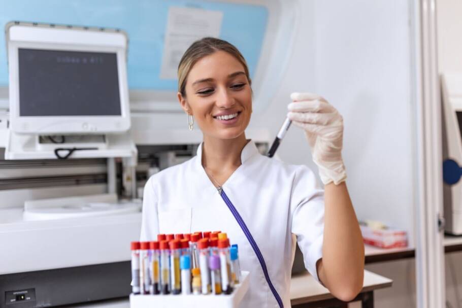 Os exames genéticos permitem entender melhor as características de cada organismo e ajudam a personalizar treinos, desempenho e prevenção de lesões (Imagem: Photoroyalty | Shutterstock)