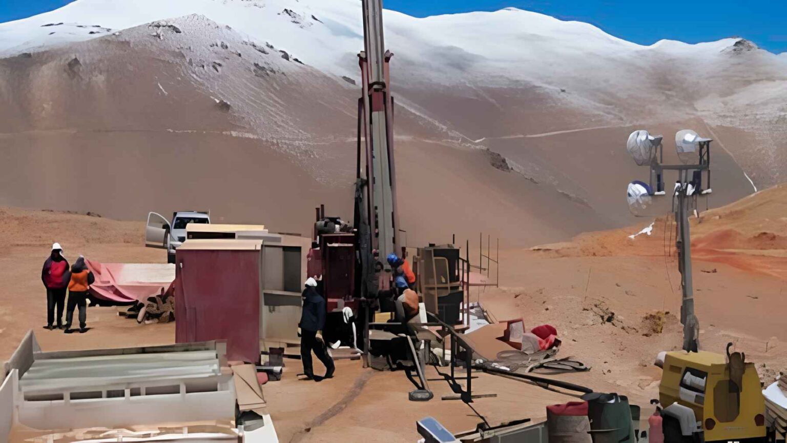 Trabalhadores do local de mineração Filo del Sol, nos Andes, estão explorando uma das maiores descobertas recentes de cobre do mundo.