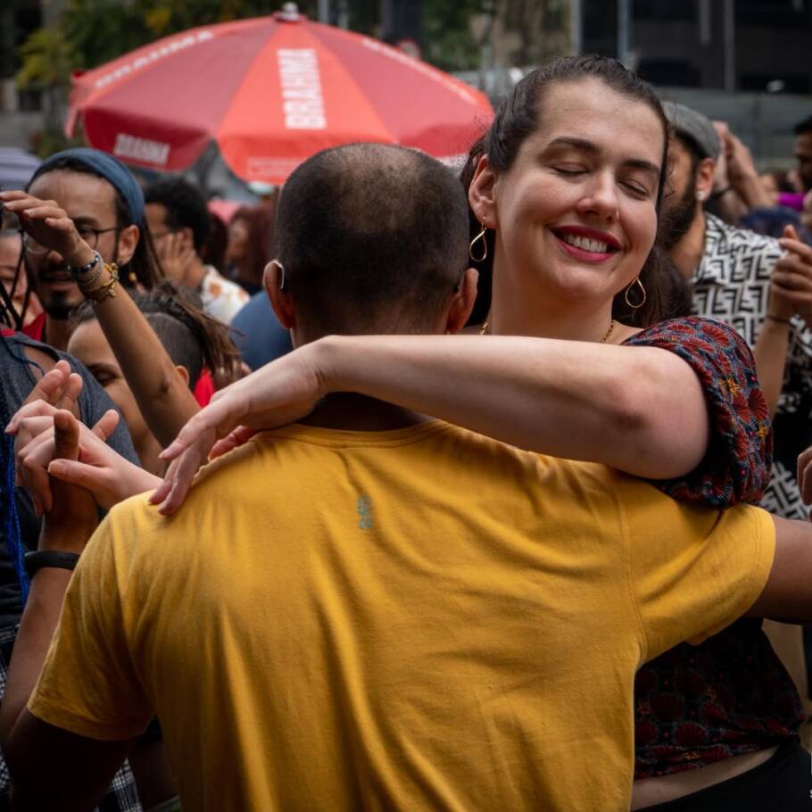 A dança cria uma comunidade de amigos