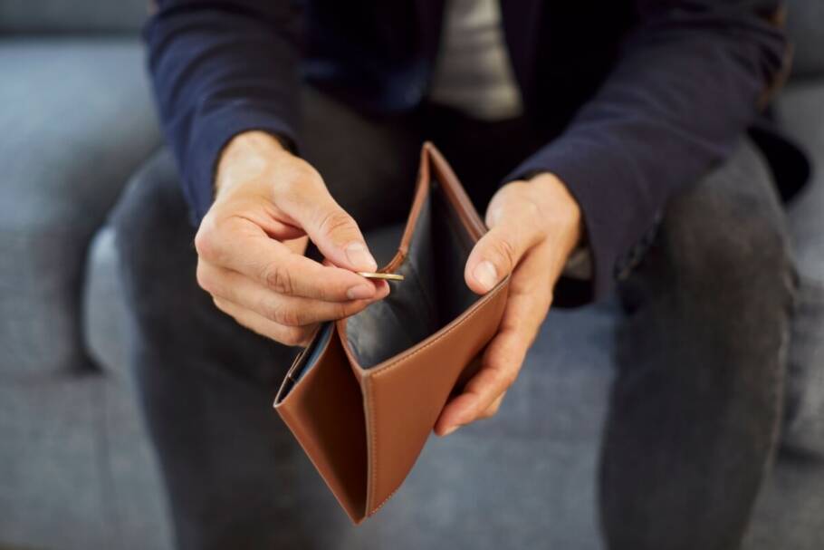A simpatia da moeda ajuda a renovar as energias financeiras e atrair prosperidade ao longo do mês (Imagem: Studio Romantic | Shutterstock)