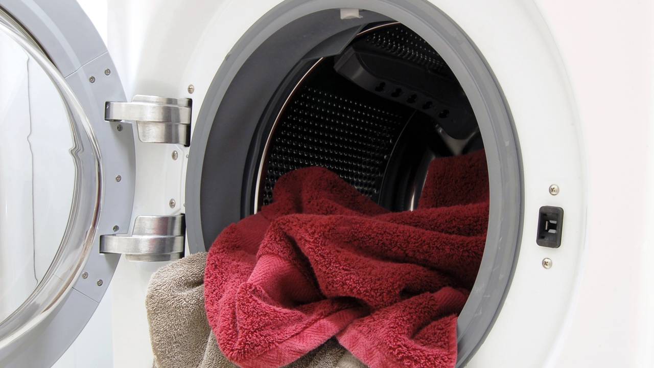 Toalhas e roupas íntimas pedem lavagens diferentes e esse detalhe pode aumentar a durabilidade das peças.
