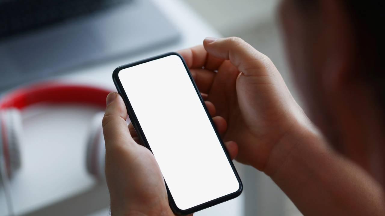 Muita gente ignora esse cuidado com o Android e acaba sofrendo com travamentos, bateria ruim e lentidão constante.