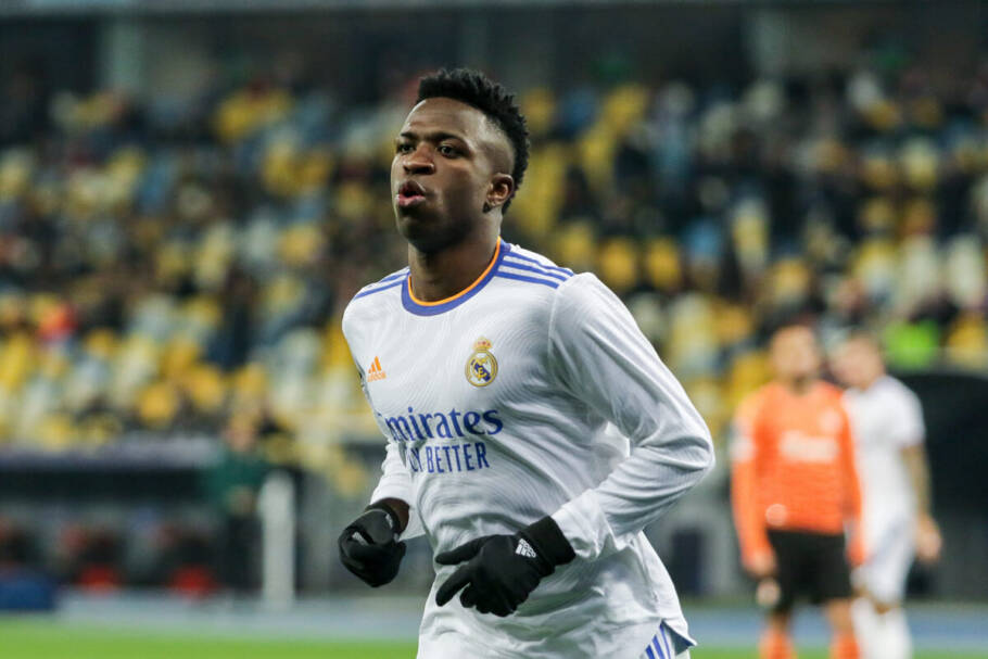 Em 2024, Vinícius Júnior recebeu o reconhecimento de vice-campeão da Bola de Ouro, ficando na 2ª colocação da premiação (Imagem: photo-oxser | Shutterstock)