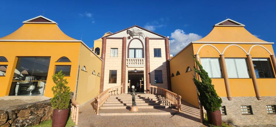 Como os vinhos de altitude transformaram a Serra Catarinense Entrada da vinícola Leone di Venezia, que tem arquitetura inspirada na região italiana do Vêneto