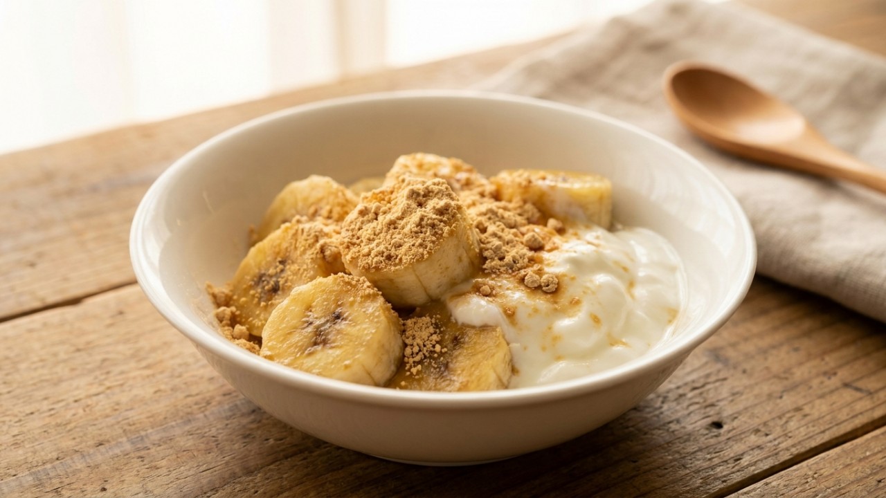 A farinha de soja torrada transforma a banana em uma opção de café da manhã altamente nutritiva. – Imagem gerada por IA