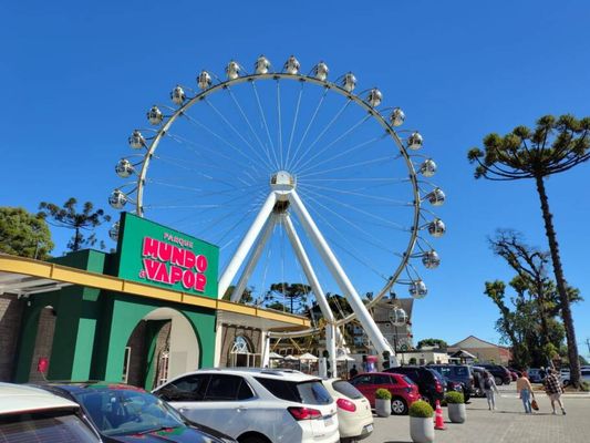 A roda-gigante também faz parte do complexo do Mundo a Vapor
