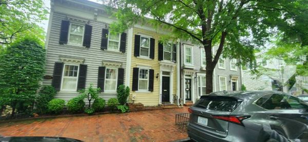 Georgetown é um bairro histórico e distrito comercial no noroeste de Washington, D.C