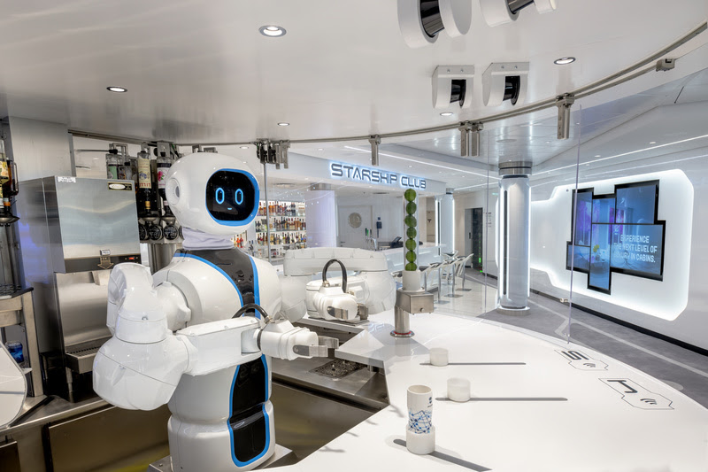 O MSC Starship Club tem robô que prepara drinques